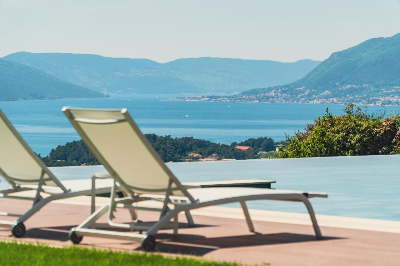 Royal Blue Resort & Residences Tivat Buitenkant foto